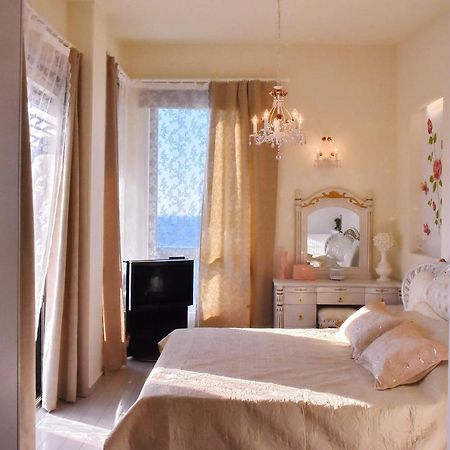Sea View Beachfront Villa Maria Гуве Экстерьер фото