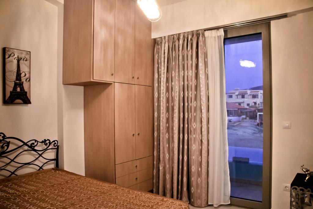 Sea View Beachfront Villa Maria Гуве Экстерьер фото