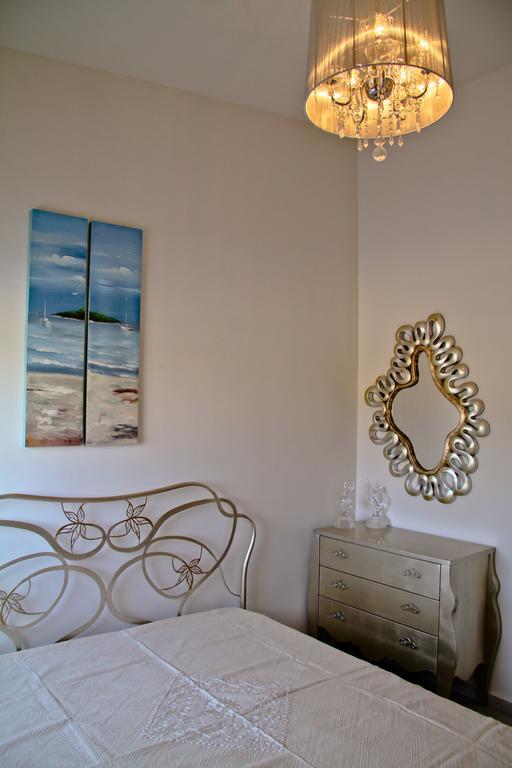 Sea View Beachfront Villa Maria Гуве Экстерьер фото