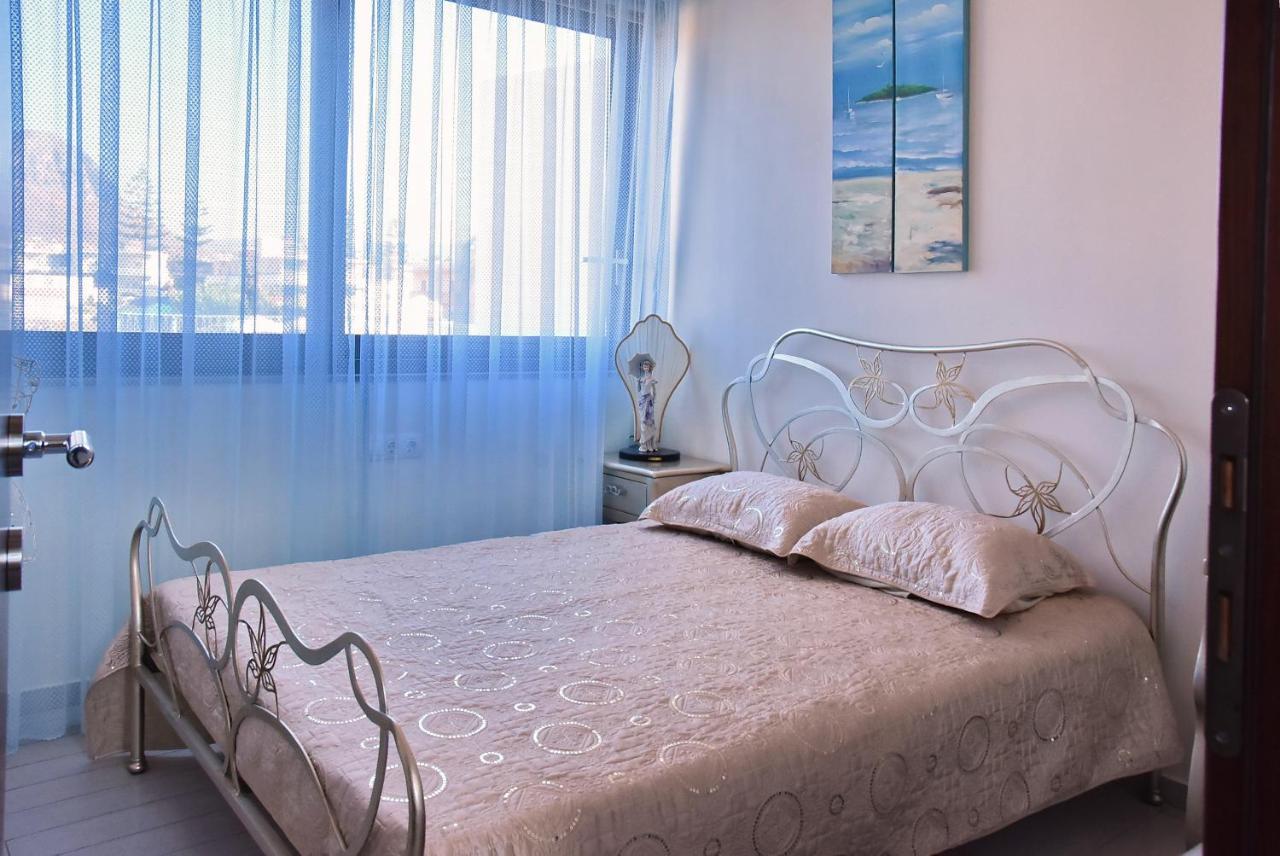 Sea View Beachfront Villa Maria Гуве Экстерьер фото