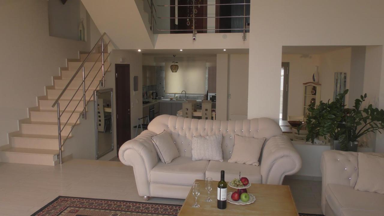 Sea View Beachfront Villa Maria Гуве Экстерьер фото